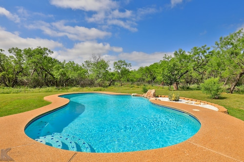 Country Cottage By the Pool