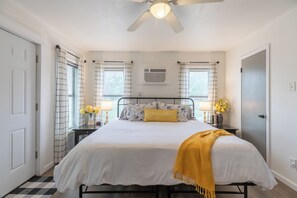1 bedroom, iron/ironing board, free WiFi, bed sheets - Country Cottage By the Pool (Abilene)