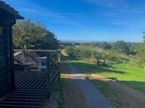 Terrace/patio - Flint Cottage - Sleeps 6 - Private woodland (Hellingly)