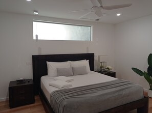2 Schlafzimmer, Zimmersafe, Schreibtisch, Bügeleisen/Bügelbrett
