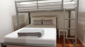 2 habitaciones, caja de seguridad en la habitación y escritorio