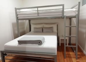 2 bedrooms, in-room safe, desk, iron/ironing board