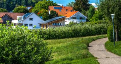 "Alpenblick 1 - Ferienwohnung" mit Bergblick, WLAN & Terrasse