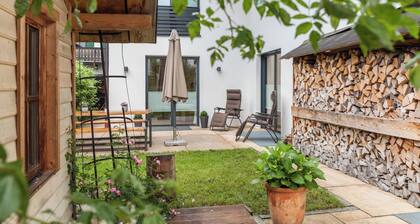 Ferienhaus "Das Bergzeit" mit Bergblick, WLAN, Garten & Terrasse