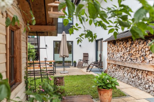 Vacation Home "Das Bergzeit" with Mountain View, Wi-Fi, Garden & Terrace