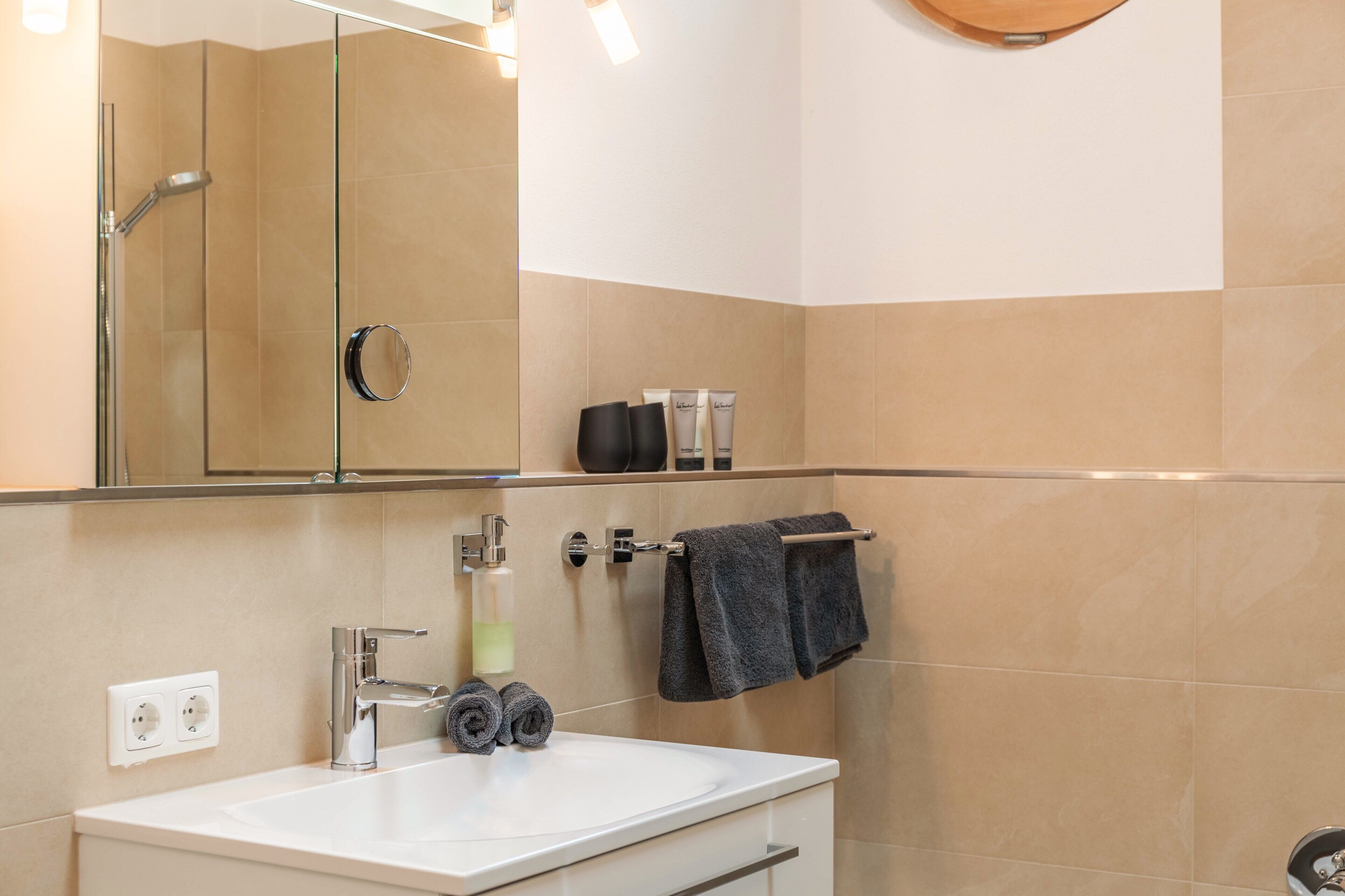 Bathtub, free toiletries, hair dryer, towels