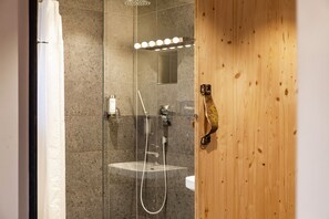 Shower, hair dryer, towels - Chalet Rauschn with mountain view with shared sauna, terrace, balcony; pet friendly (Farchant)