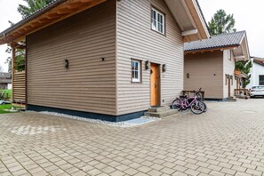 Exterior - Chalet Rauschn with mountain view with shared sauna, terrace, balcony; pet friendly (Farchant)