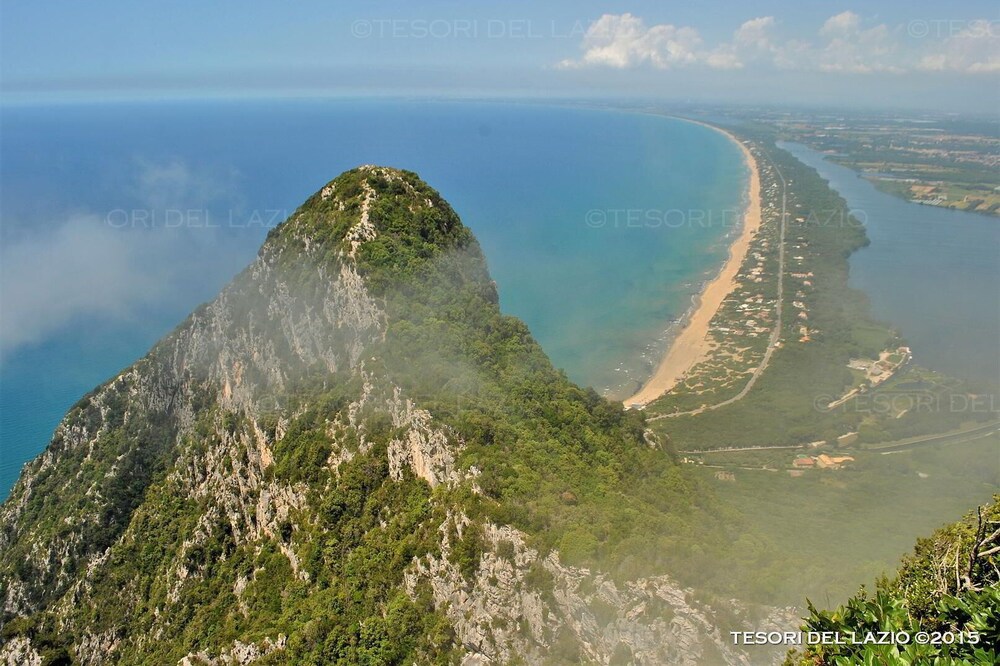 400 meters from the sea in the center of the town of San Felice