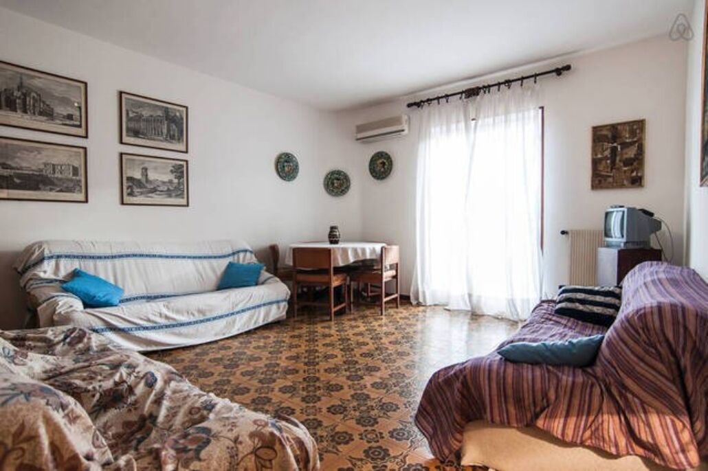 400 meters from the sea in the center of the town of San Felice