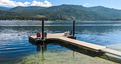 Waterfront, dog-friendly gem with WiFi, boat access, grill, and private dock