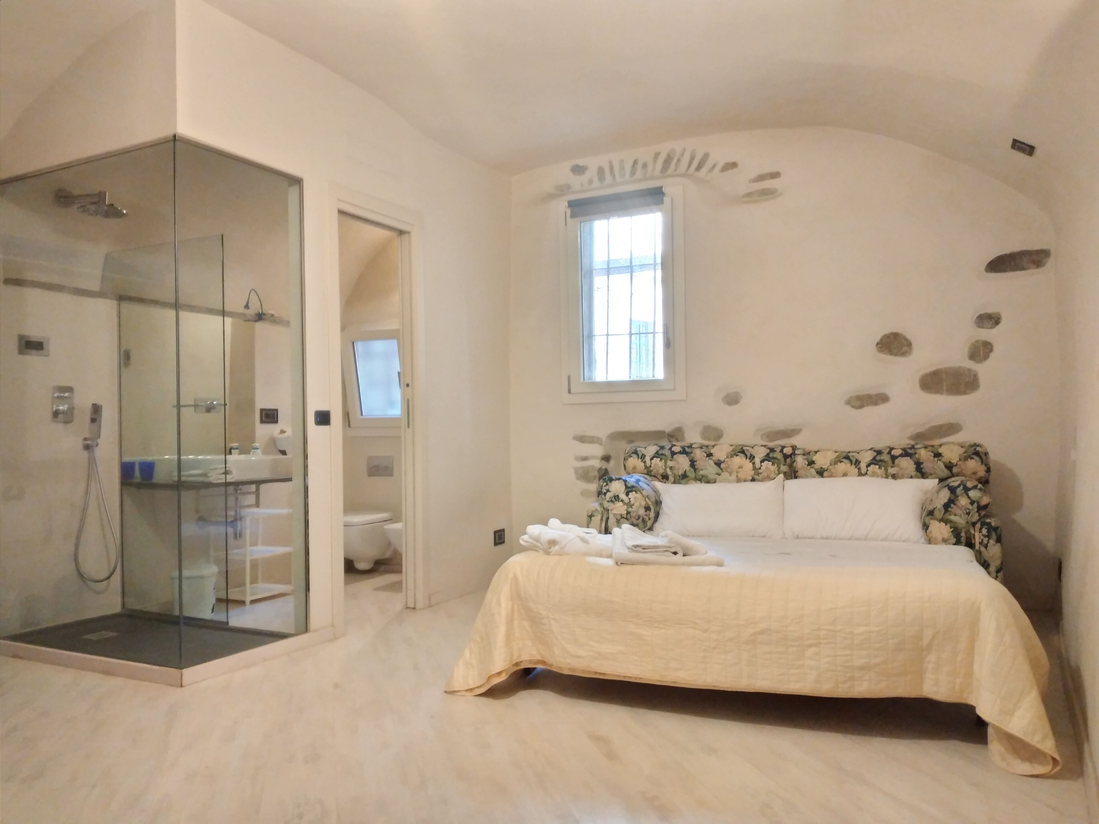 Casa Roberta is a junior Suite located in a old village Dolceacqua.
