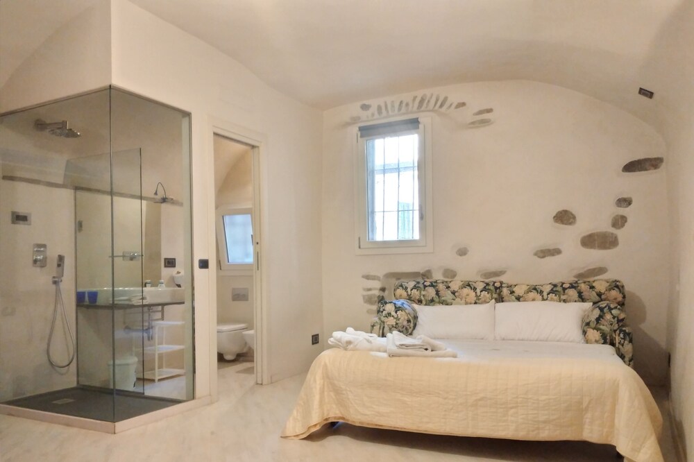 Casa Roberta is a junior Suite located in a old village Dolceacqua.