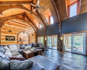 Smart TV, table football, computer monitors, printers - Large Grand Bend Getaway. Swim, Golf, Relax (South Huron (Munic))