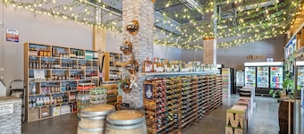 Beautiful South Facing 2bd/2bth Condo with Hot Tub and Gorgeous Mountain Views!