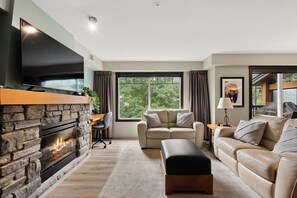 Smart TV, fireplace, DVD player, offices