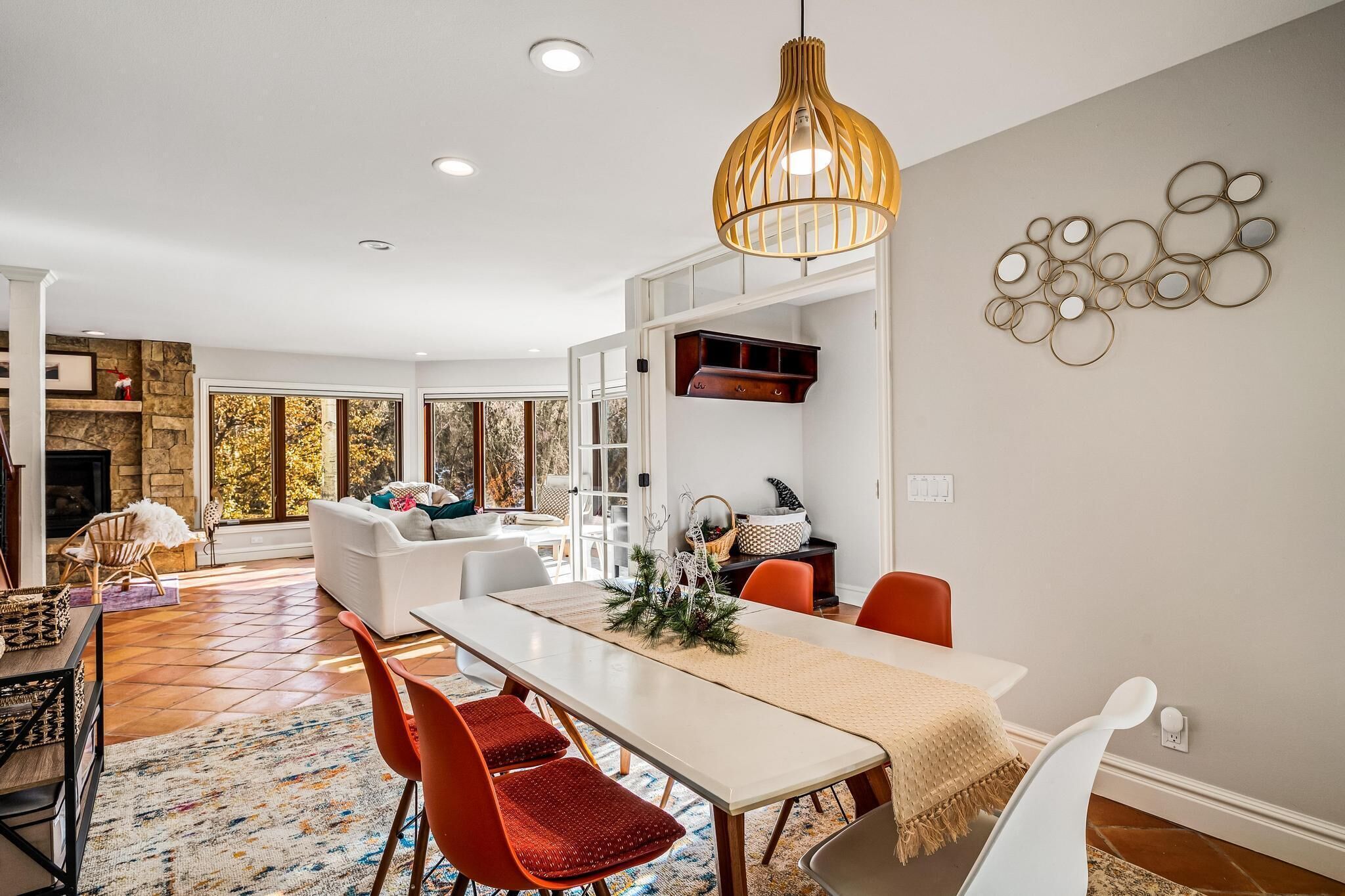 Spacious private home with hot tub. Close to Vail and Beaver Creek 