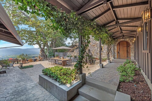Escape to “Casa Paradiso” in the Napa Valley!