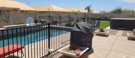 حمّام سباحة خارجي