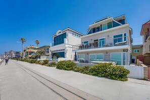 Exterior - ~40' Ocean Front - 3 Levels - Hot Tub - Exclusive Patio (San Diego)