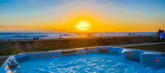 ~40' Ocean Front - 3 Levels - Hot Tub - Exclusive Patio