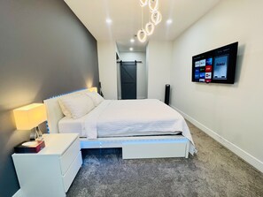 1 bedroom, desk, iron/ironing board, free WiFi