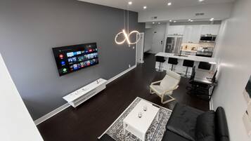 智能電視、Netflix、書籍、串流服務