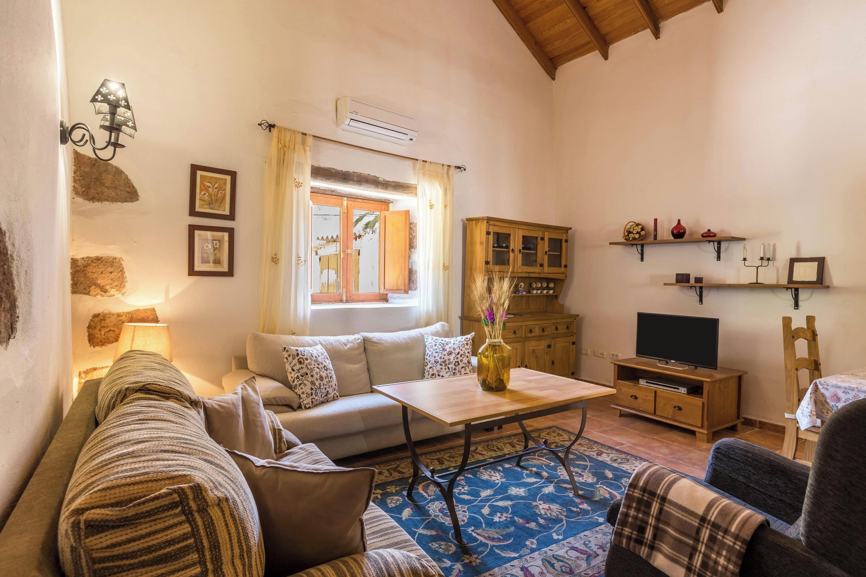 Een televisie, videogames en een dvd-speler