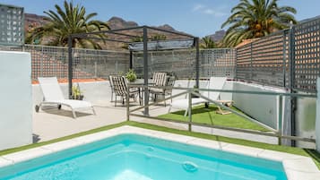 Tina de hidromasaje al aire libre