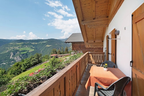 Apartment "Stinerhof - Panoramablick" with Mountain View, Balcony & Garden