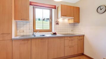 Frigorifero, microonde, piano cottura, macchina per tè/caffè