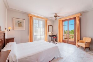 9 bedrooms, iron/ironing board, free WiFi, bed sheets - Agrotourism 'Els Marsals' with Pool, Wi-Fi, AC, Balcony, Terrace & Garden (Llucmajor)