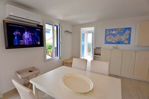 Dining - Apartment "La Perla del Golfo" with Sea View & Terrace (Capoliveri)