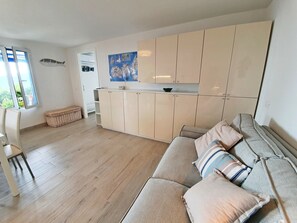 TV - Apartment "La Perla del Golfo" with Sea View & Terrace (Capoliveri)