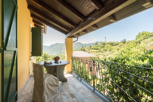 Villa 'Ca Dei Gruppi' with Mountain View, Private Terrace and Wi-Fi