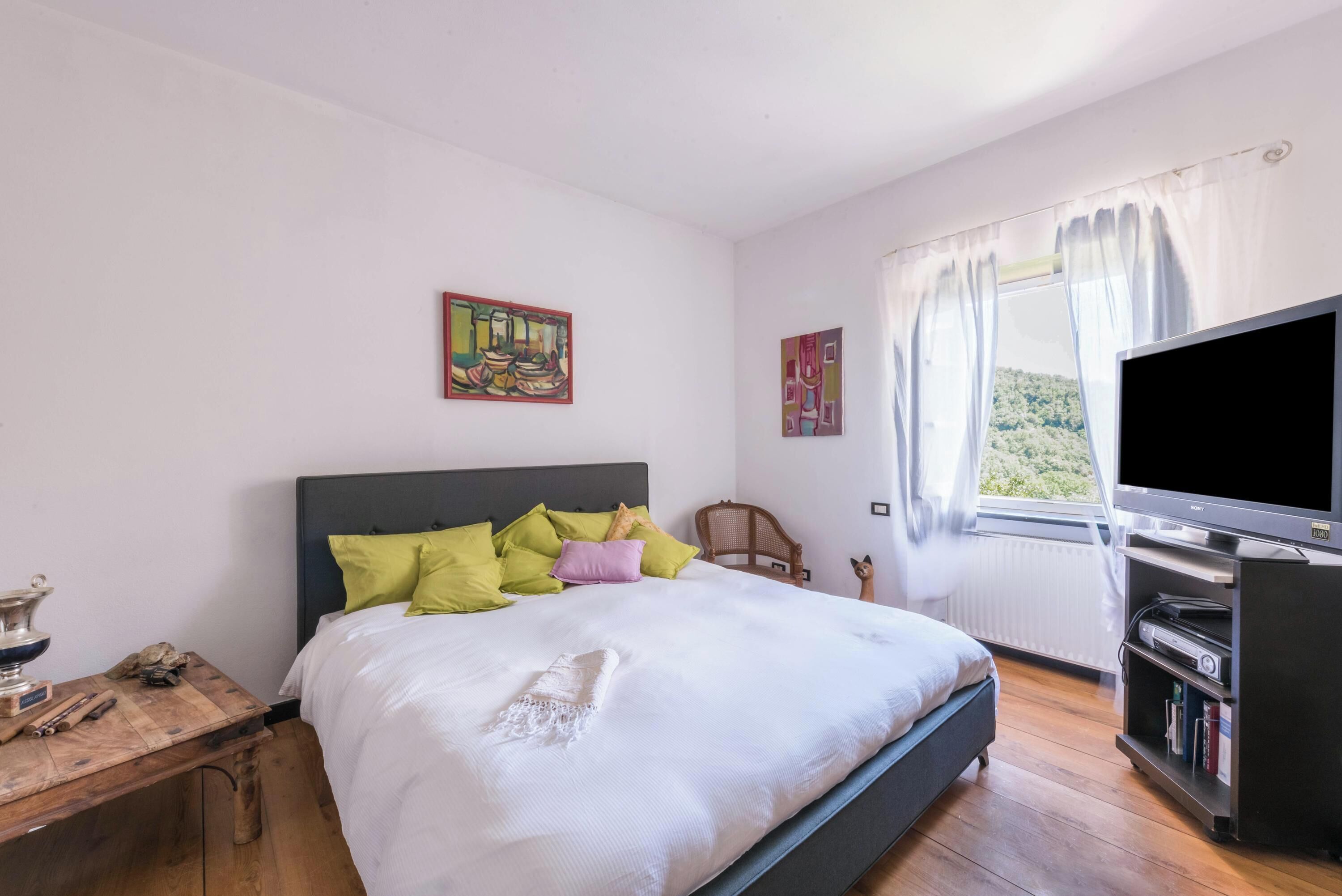 4 slaapkamers, een strijkplank/strijkijzer, gratis wifi, beddengoed