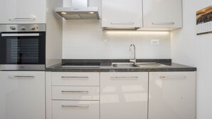 Een koelkast, een oven, een vaatwasser