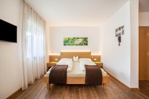 1 bedroom, free WiFi, bed sheets - Apartment "Schnitzer - Holunder" with Mountain View, Wi-Fi, Balcony & Garden (Rabland/Partschins)