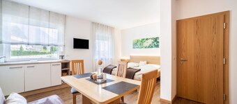 Appartement "Schnitzer - Holunder" avec vue sur les montagnes, Wi-Fi, balcon et jardin