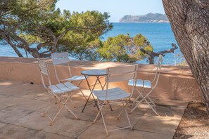 Outdoor dining - Villa Lumb with Private Access to the Sea, Sea & Mountain View, Pool, A/C, Wi-Fi, Garden & Terrace (capdepera)