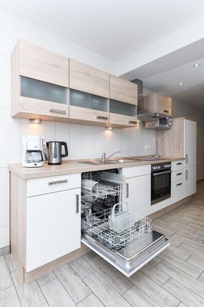 Køleskab, mikrobølgeovn, ovn, opvaskemaskine