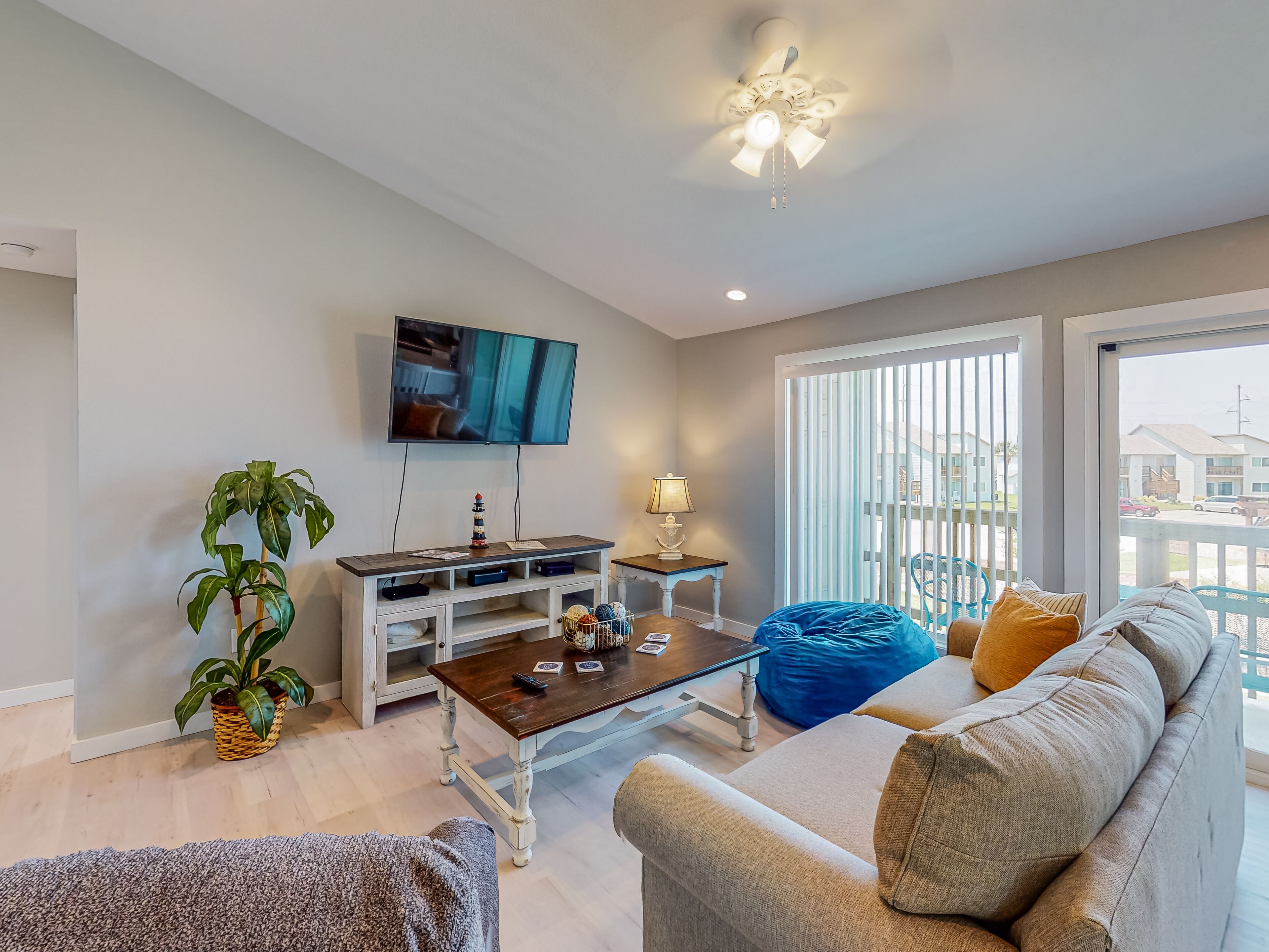 AHB205 Remodeled 2nd Floor Condo, Shared Pool, Hot Tub, Near Marina