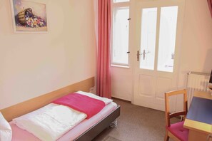1 Schlafzimmer, Schreibtisch, WLAN, Bettwäsche