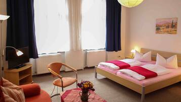 1 slaapkamer, een bureau, wifi, beddengoed