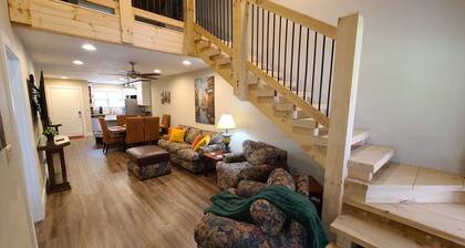 3BR WALK-IN w/ Loft ~ Pets OK ~ Pool ~ FREE TICKETS INCLUDED! (Paradiso)