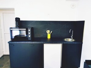 Fridge, microwave, stovetop, coffee/tea maker