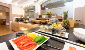 Daily buffet breakfast (EUR 16 per person) - Der Trattner - Hotel Trattnerhof & Hotel Schöcklblick (Semriach)