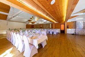 Banquet hall