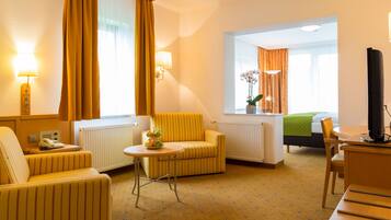 ํจ๋ฐ๋ฆฌ๋ฃธ, ์ฐ ์ ๋ง, ๋ณ๊ด | ๊ฐ์ค ๋ด ๊ธ๊ณ , ์ ์์ฉ ์นจ๋, ๋ฌด๋ฃ WiFi, ์นจ๋ ์ํธ