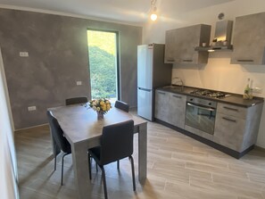 Wasserkocher mit Kaffee-/Teezubehör, Kochgeschirr/Geschirr/Besteck